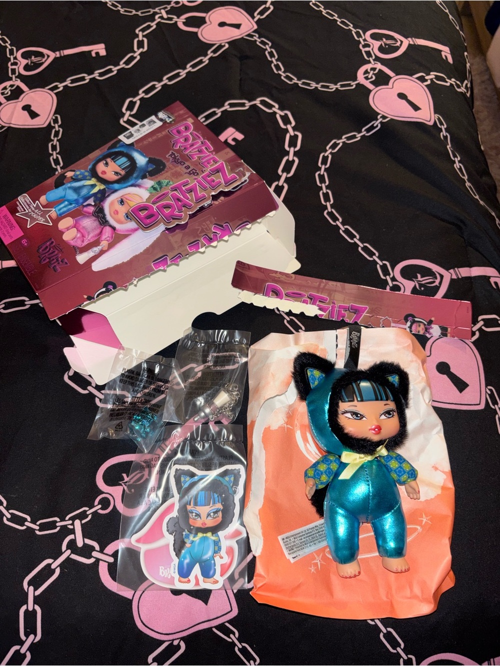 Bratz bratziez Tokyo a go-go edition blind box jade in Teal Cat Costume